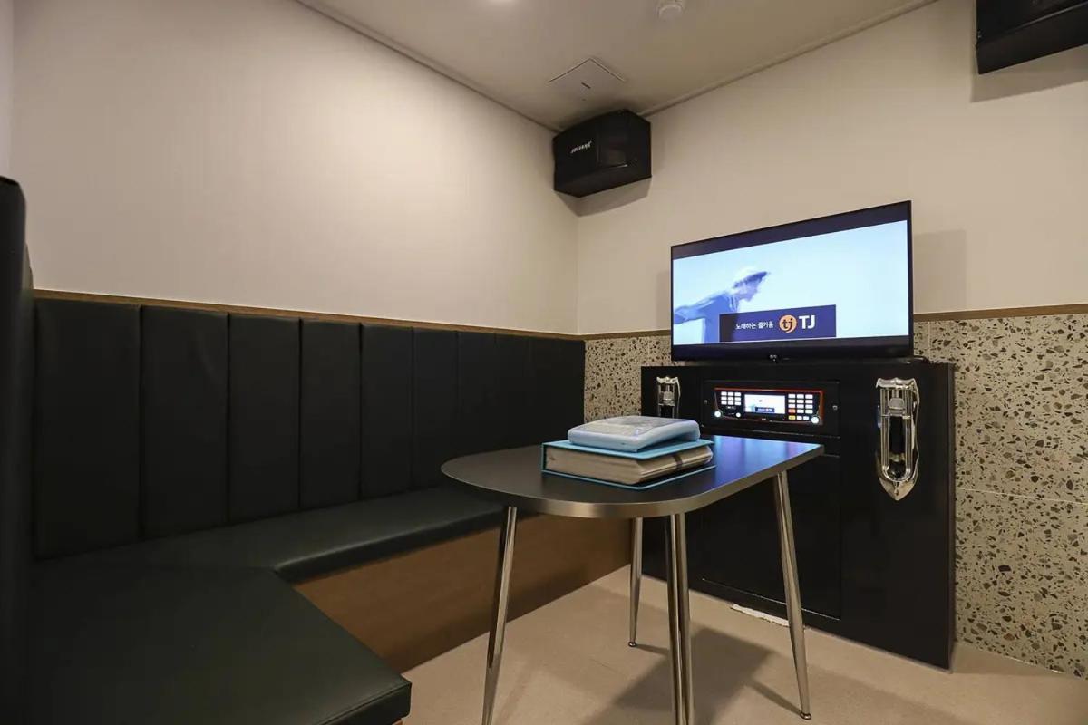 Rosy Hotel Cheongju Bagian luar foto