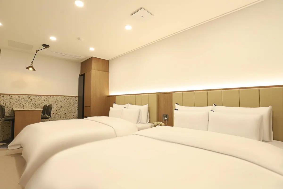 Rosy Hotel Cheongju Bagian luar foto