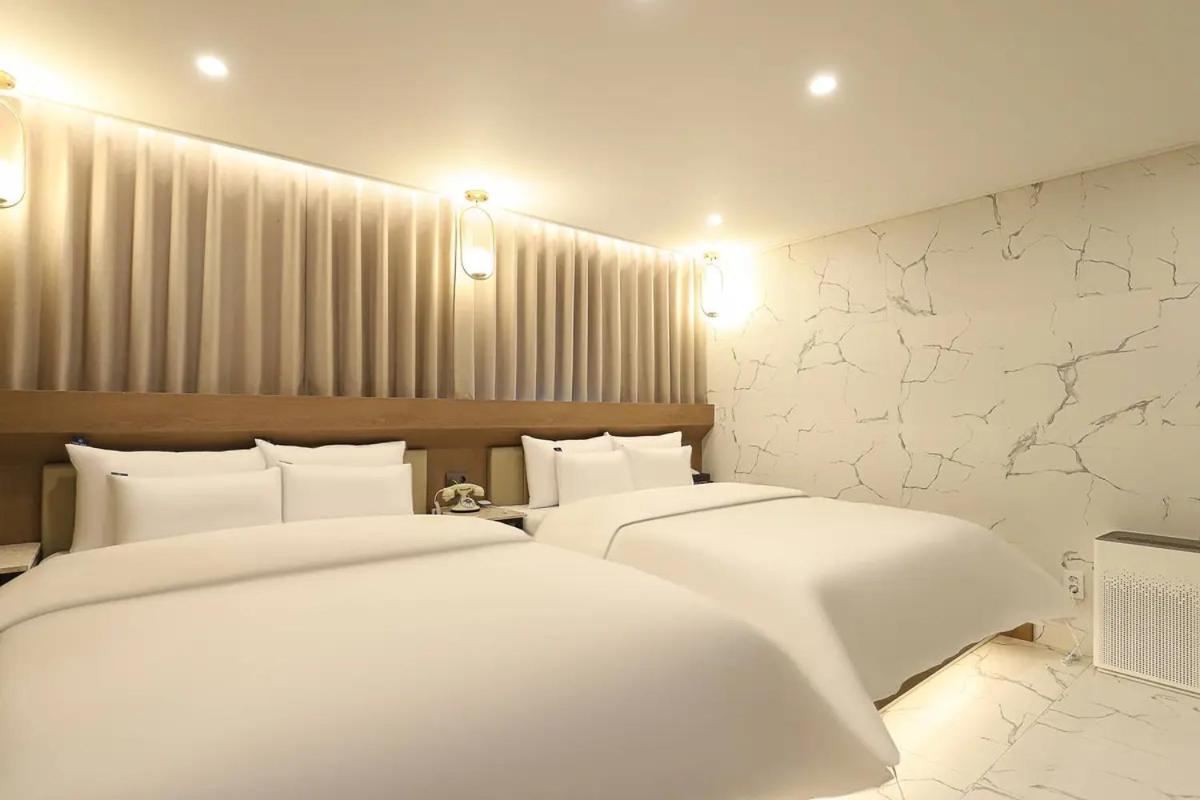 Rosy Hotel Cheongju Bagian luar foto