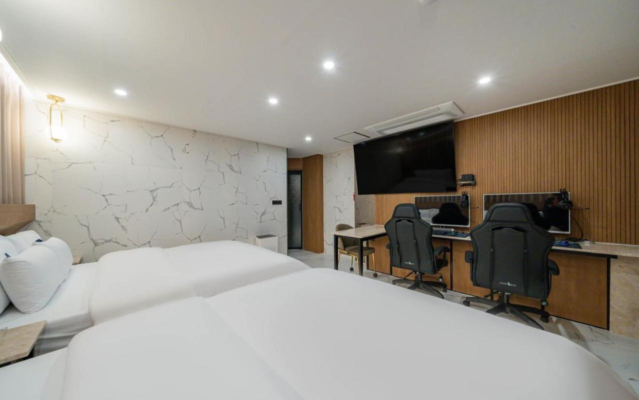 Rosy Hotel Cheongju Bagian luar foto