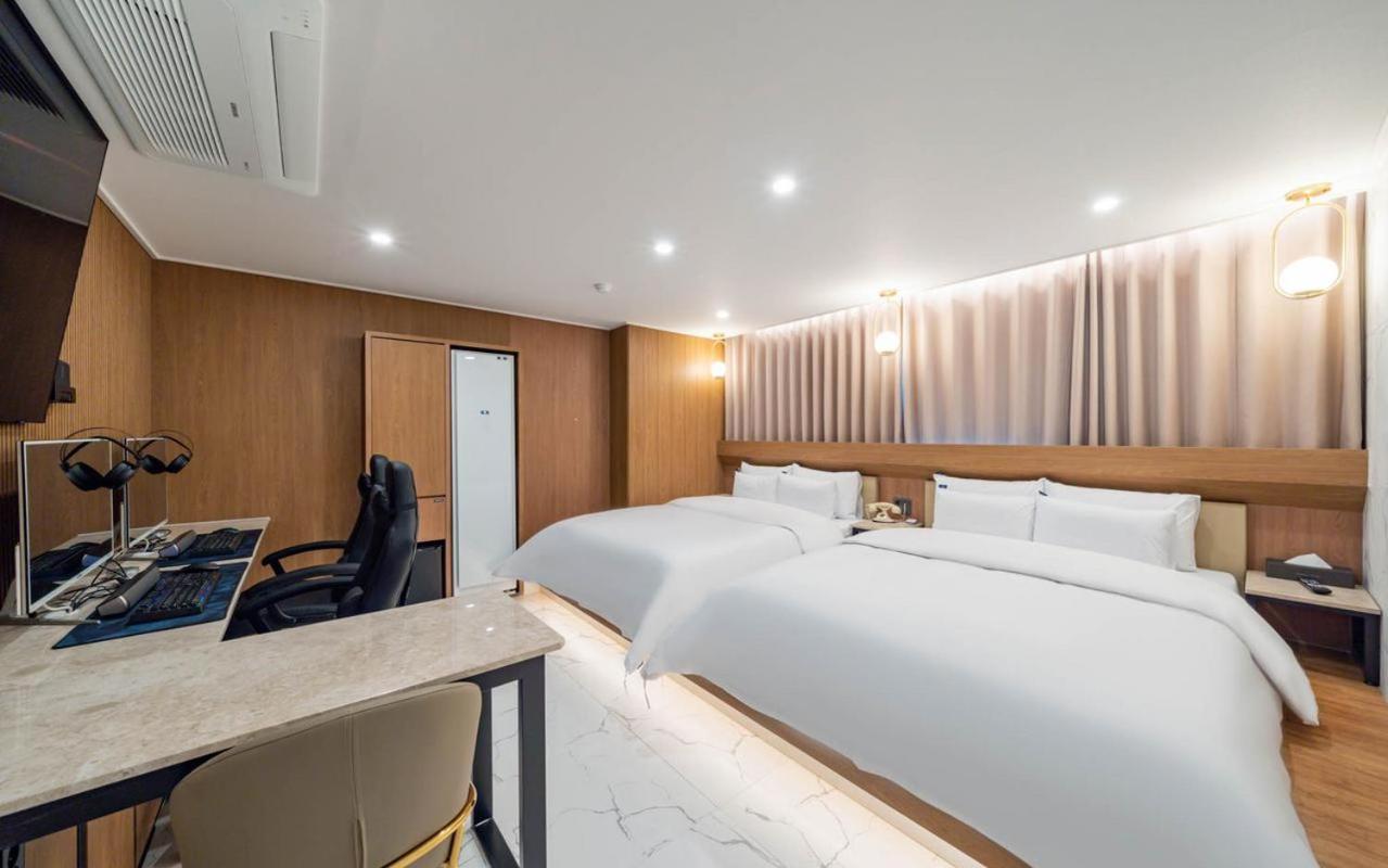 Rosy Hotel Cheongju Bagian luar foto