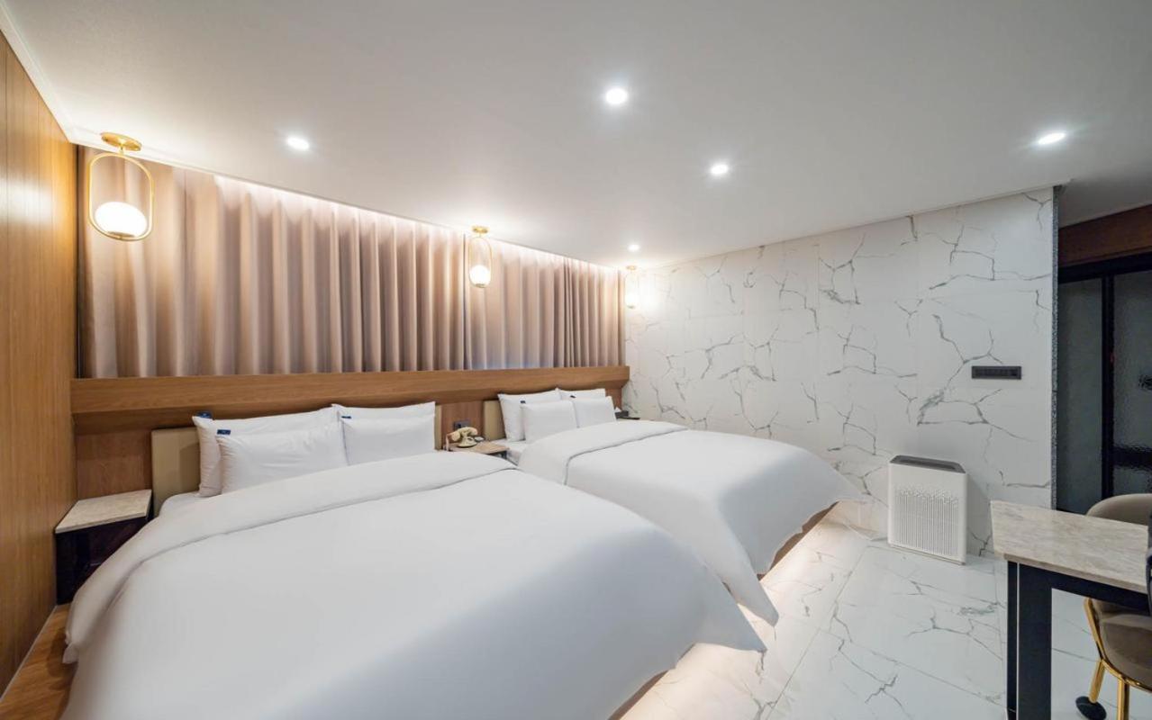 Rosy Hotel Cheongju Bagian luar foto