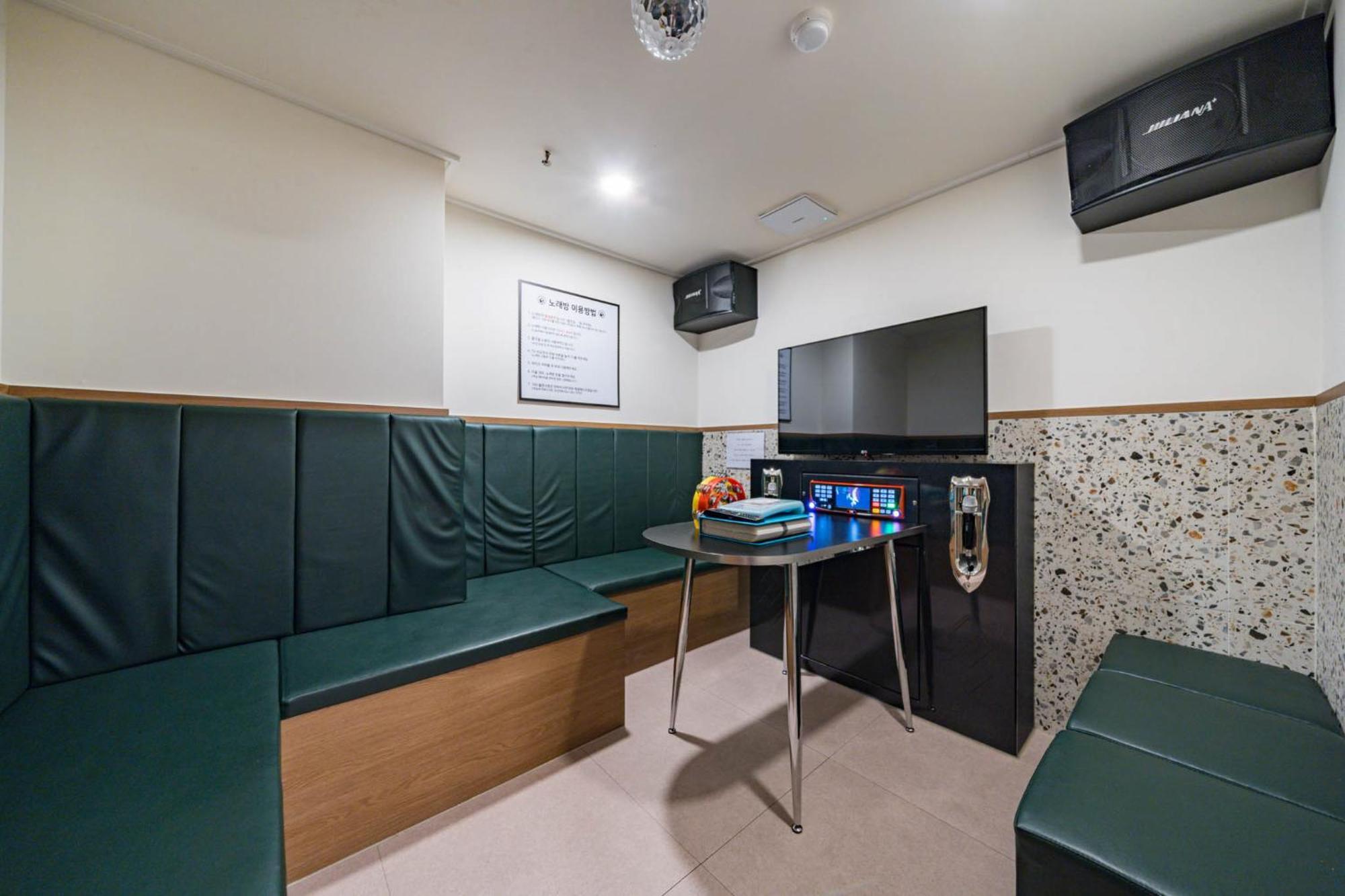 Rosy Hotel Cheongju Bagian luar foto