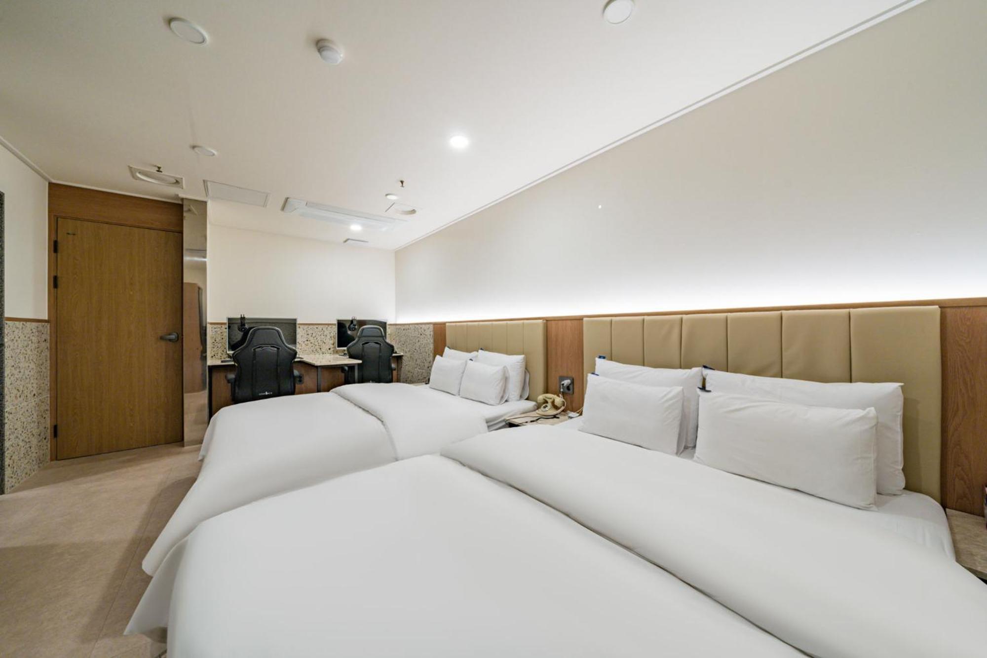 Rosy Hotel Cheongju Bagian luar foto
