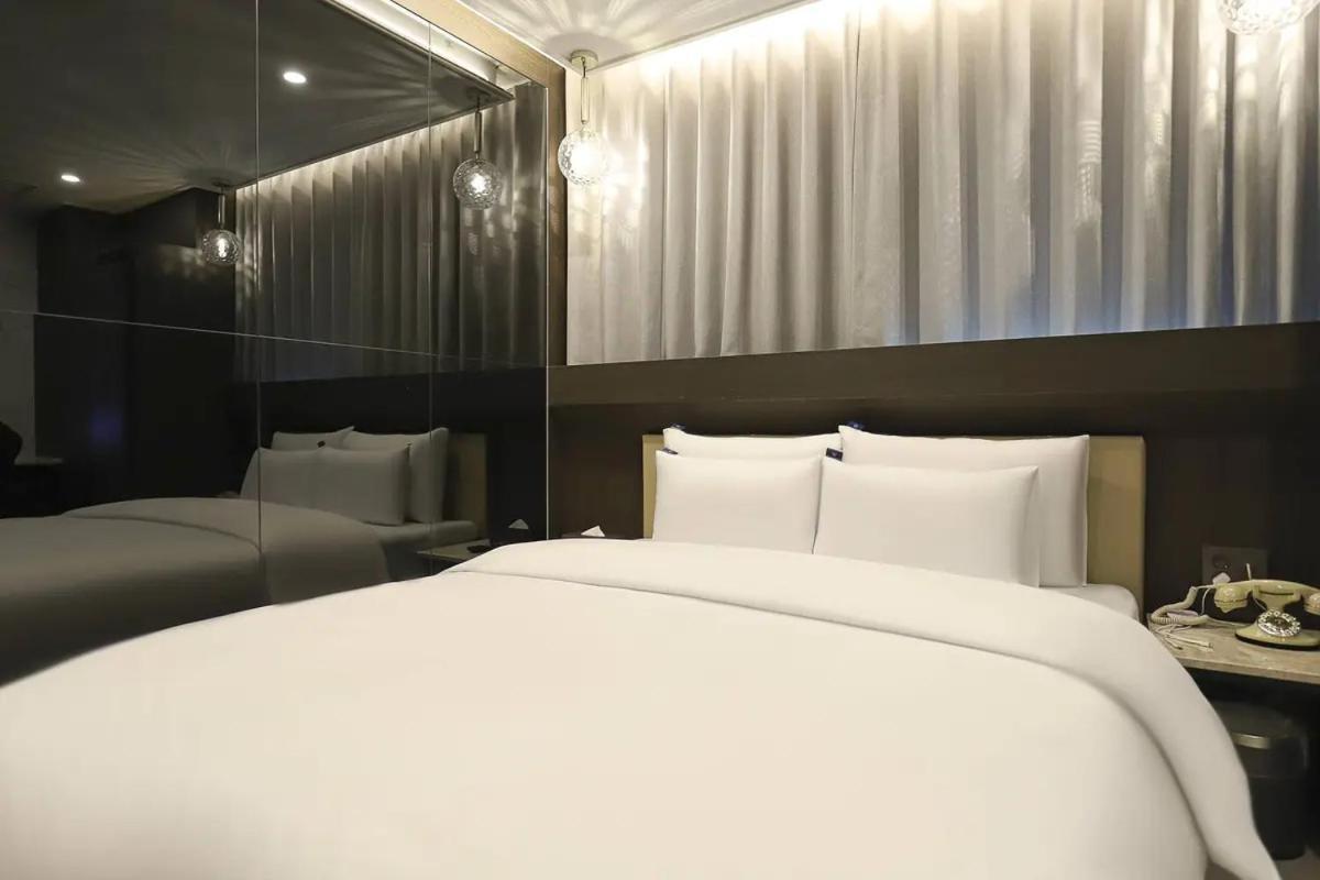 Rosy Hotel Cheongju Bagian luar foto