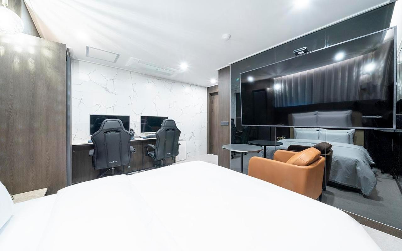 Rosy Hotel Cheongju Bagian luar foto