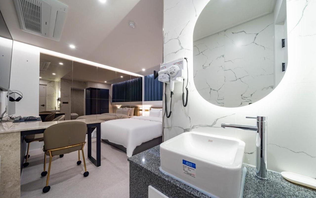 Rosy Hotel Cheongju Bagian luar foto