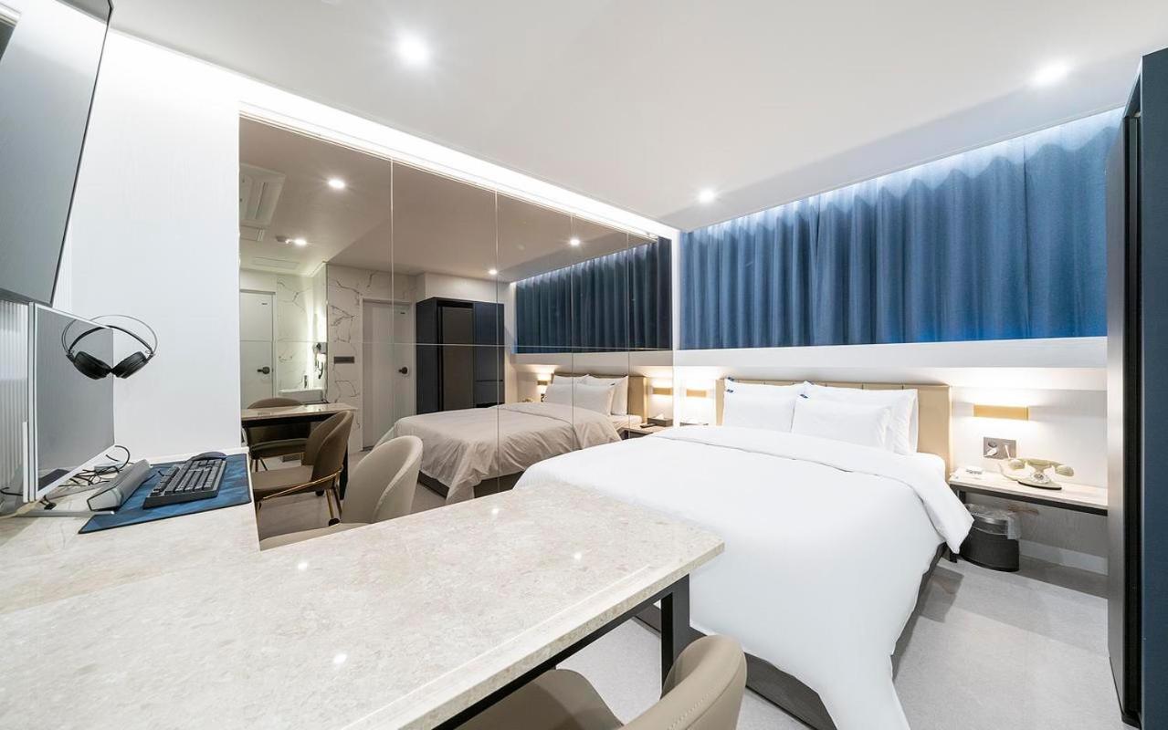 Rosy Hotel Cheongju Bagian luar foto