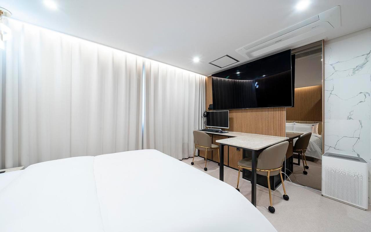 Rosy Hotel Cheongju Bagian luar foto