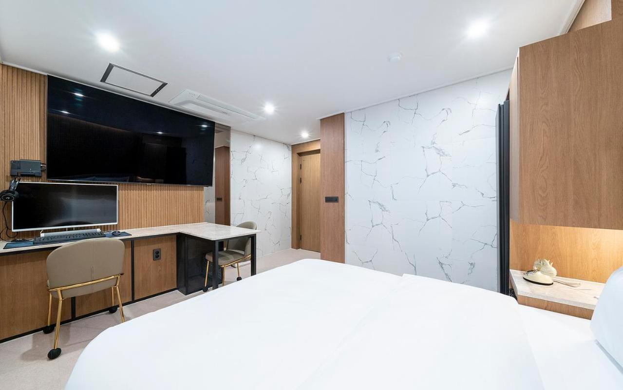 Rosy Hotel Cheongju Bagian luar foto